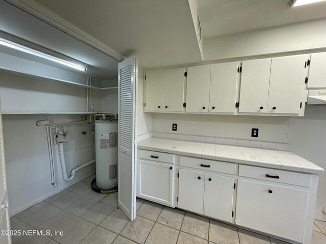 Building Photo - 5258 Janice Cir S