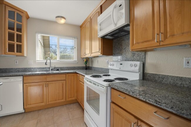 Foto del edificio - Remodeled 3 Bed 2.5 Bath Townhouse Sunnyvale