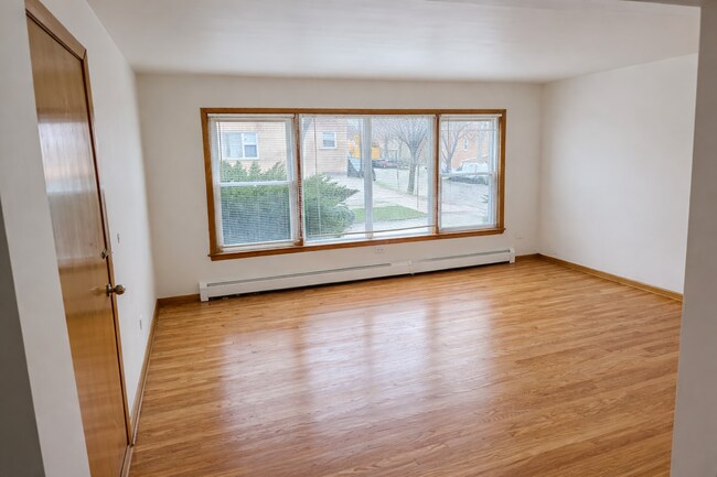 Foto del edificio - 5834 W Montrose Ave