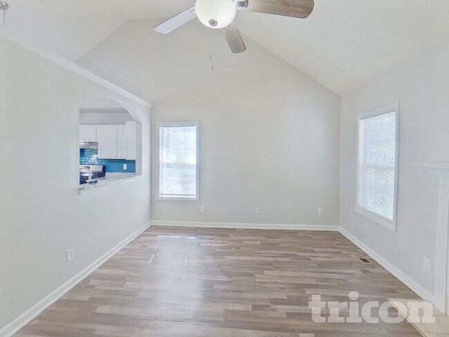 Foto del edificio - 7205 Brittany Way