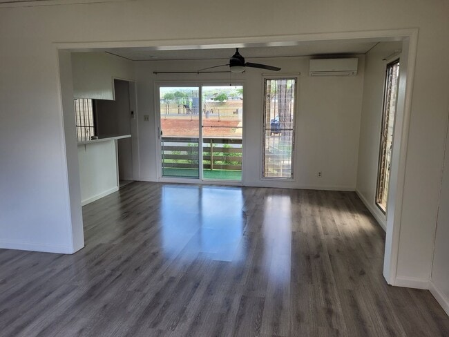 Building Photo - Nice 3bd, 1.5 bath, 2pkg 1268sqft w/lanai ...