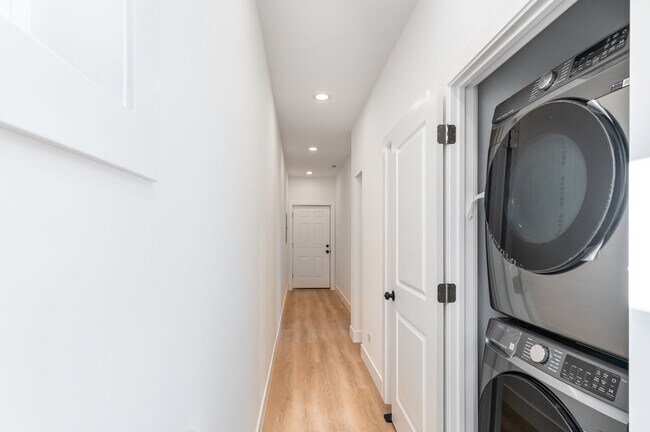 Foto del edificio - 2132 S Fairfield Ave