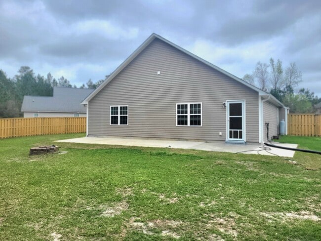 Foto del edificio - 1003 Summerfield Ct