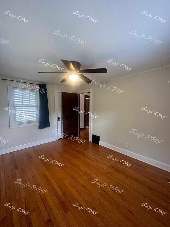 Foto del edificio - 6110 Flint St