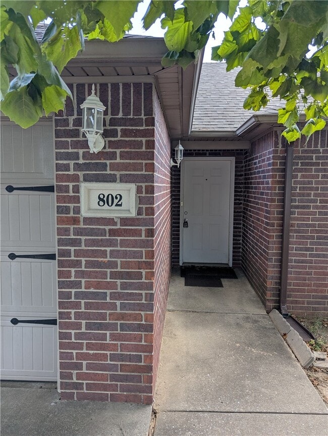 Building Photo - 802 Ash Ct