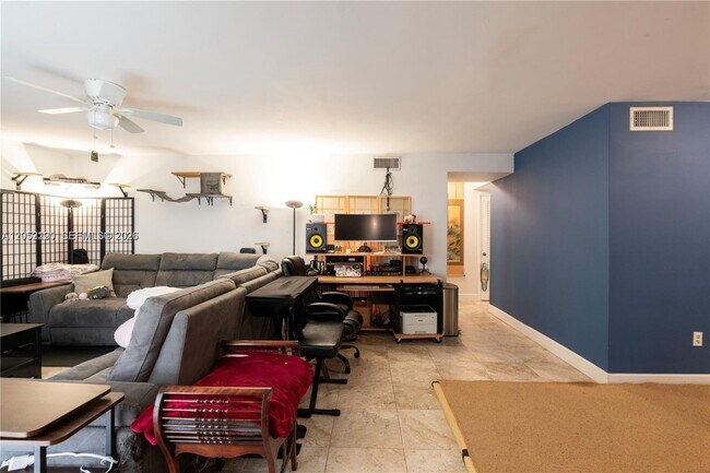 Foto del edificio - 9490 SW 77th Ave