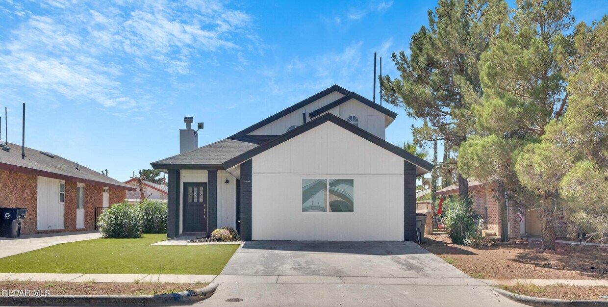 Foto principal - 12122 Tower Hill Dr