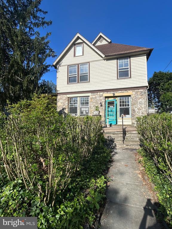 Primary Photo - 212 Forrest Ave