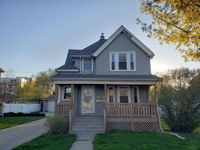 Building Photo - 1333 S 62nd St
