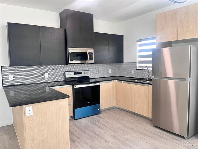 Building Photo - 14 Ventura Ave