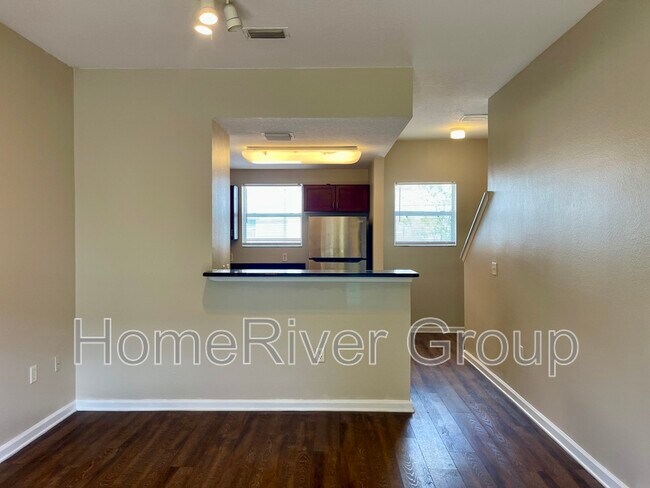 Foto del edificio - 6047 Gibson Ave