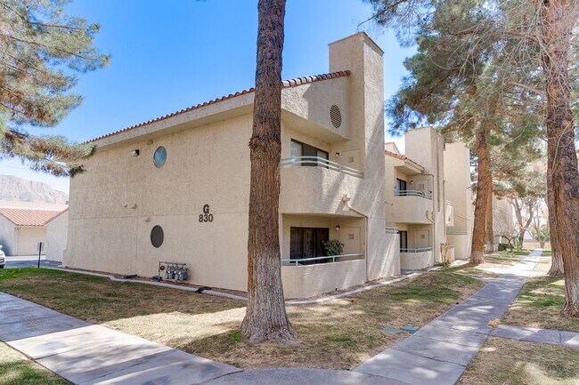 Foto del edificio - 830 N Sloan Ln