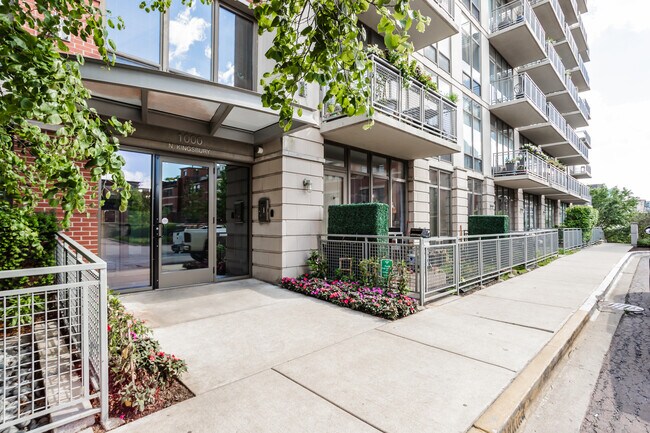 Foto del edificio - 1000 N Kingsbury St