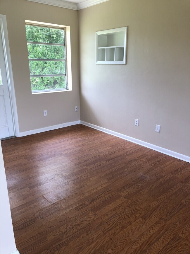Foto del edificio - 815 Radcliff St