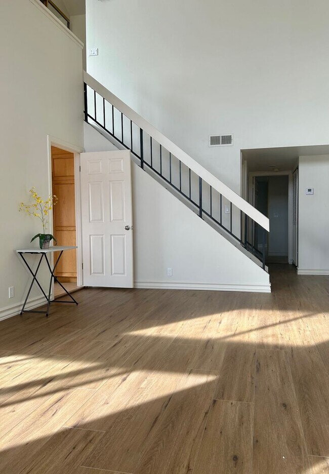 Foto del edificio - ***Amazing 2 Bed 2.5 Bath Westwood Condo U...