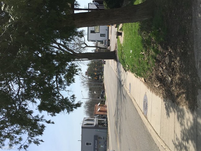 Building Photo - 207 N Harrison Rd