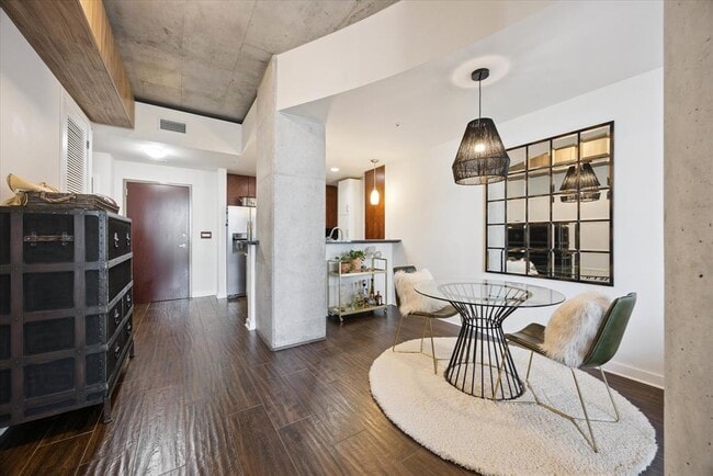 Building Photo - 360 Nueces St