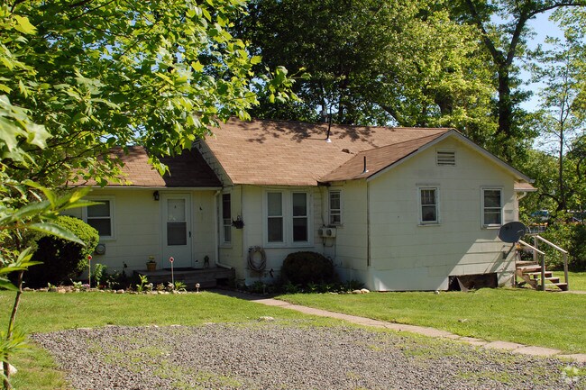 Foto del edificio - 191-193 W Clarkstown Rd