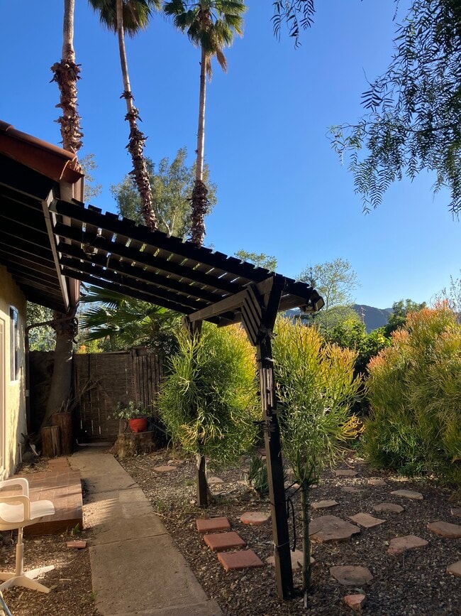 Jardín delantero - 22933 Portage Circle Dr