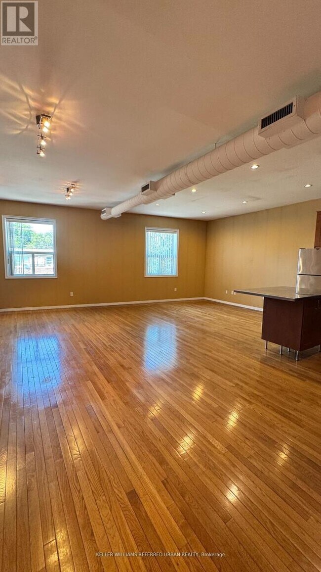 Building Photo - 2021 Avenue Rd