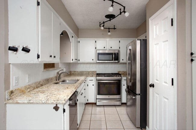 Building Photo - 5106 Azalea Ave