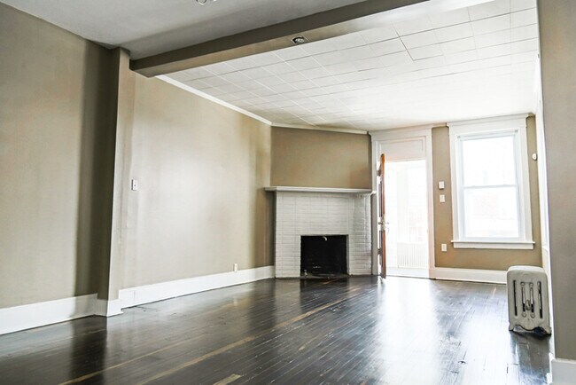Building Photo - CUTE, COZY and FULL OF CHARACTER