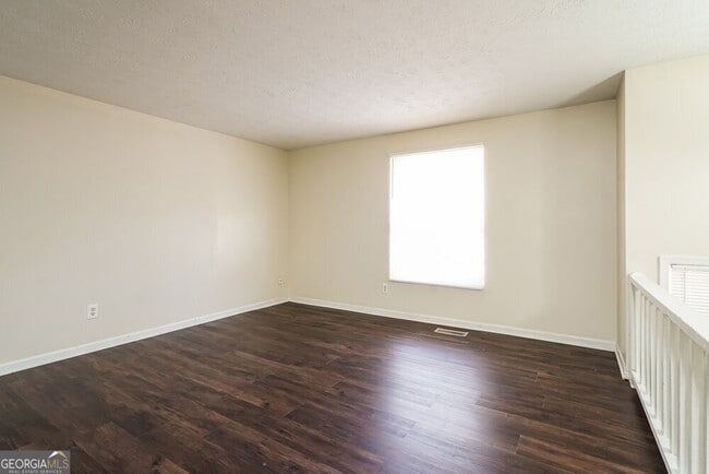 Building Photo - 3075 Flowers Dr