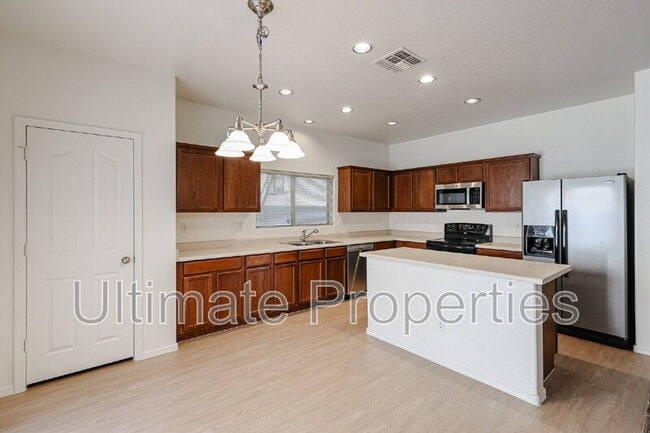 Foto del edificio - 18528 W Douglas Way