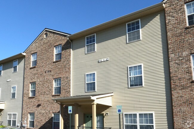 Foto del edificio - Pinebrook & Library Park Apartments