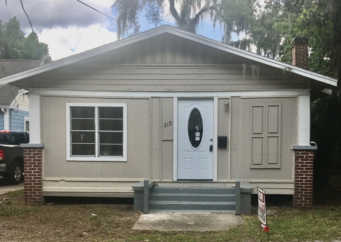 315 NW 7 Ter, Gainesville, FL 32601 House Rental in Gainesville, FL