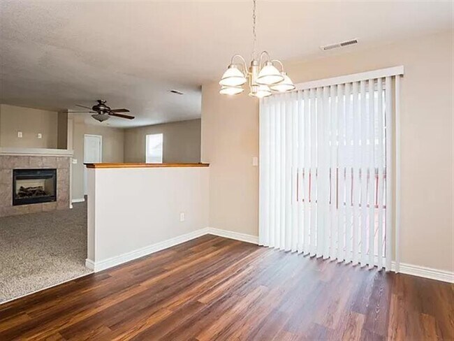 Building Photo - NICE HOME F25