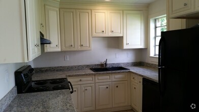 Building Photo - 37 Aster Ln