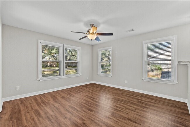 Foto del edificio - 120 Illinois Ave