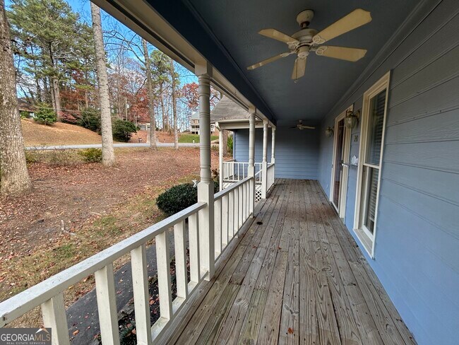 Foto del edificio - 240 White Pines Dr