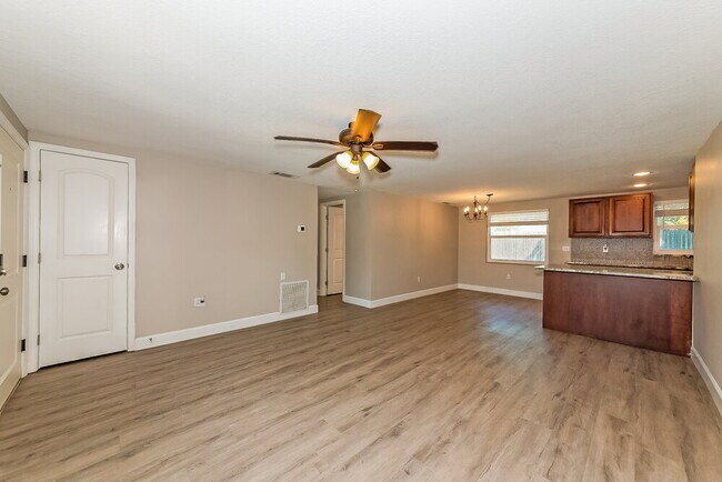 Foto del edificio - 5045 Silk Oak Dr