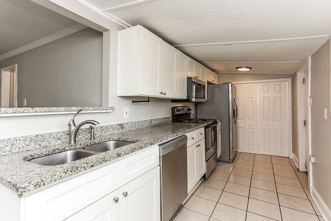 Building Photo - 500 Oak Branch Ct