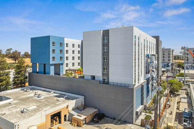 Exterior - Mainline North Apartments - Santa Clara, CA