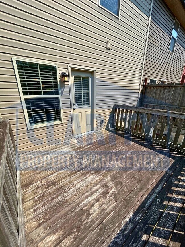 Foto del edificio - Modern 2-bedroom, 2.5-bath townhome