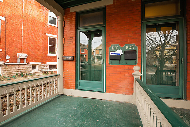 Building Photo - 810 Academy Ave