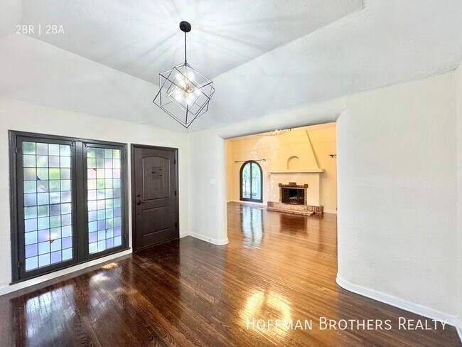 Foto del edificio - 350 N Crescent Heights Blvd