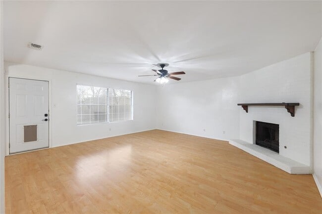 Building Photo - 6903 Skynook Dr