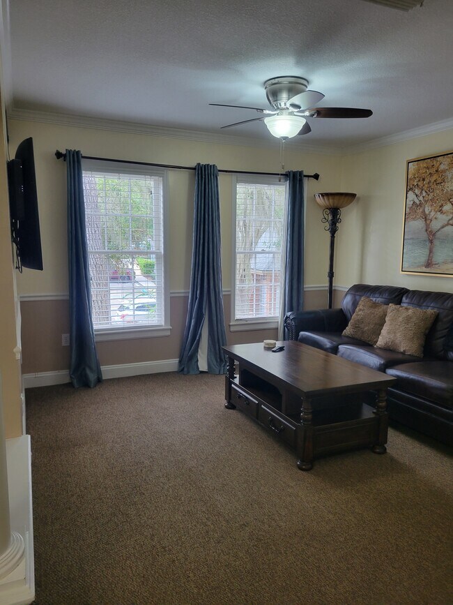 Living - 5216 SW 91st Ter