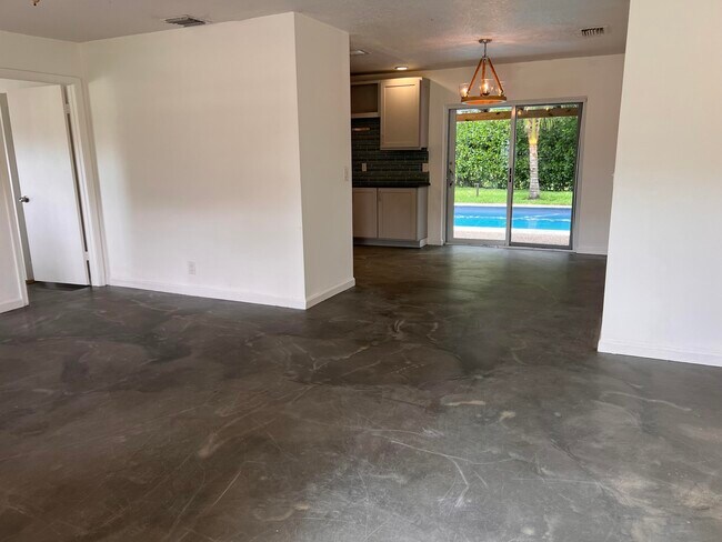 Building Photo - 9596 Richmond Cir