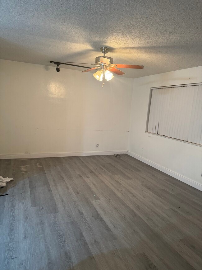 Foto del edificio - 5401 SW 40th Ave