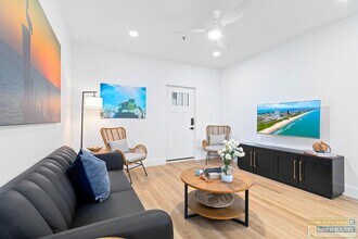 Building Photo - 111 W Sunny Isle Dr