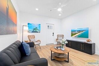 Building Photo - 111 W Sunny Isle Dr