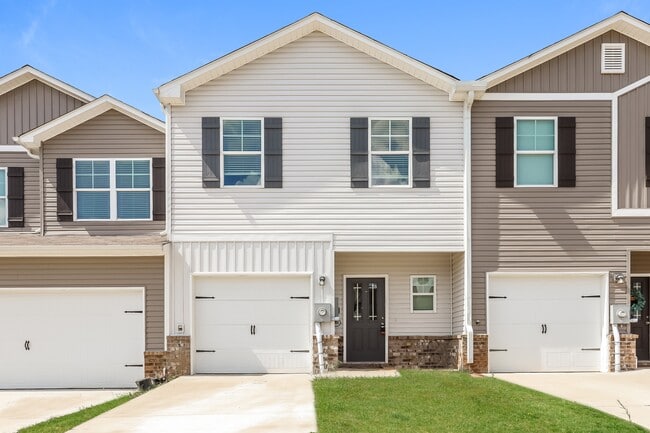 Building Photo - 671 The Heights Ln