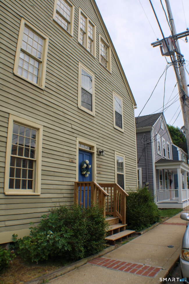 Building Photo - 8 Sherman St