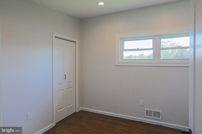 Building Photo - 3312 Bonnie Rd
