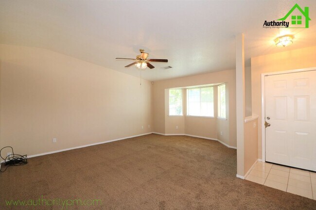 Foto del edificio - 2566 Capella St